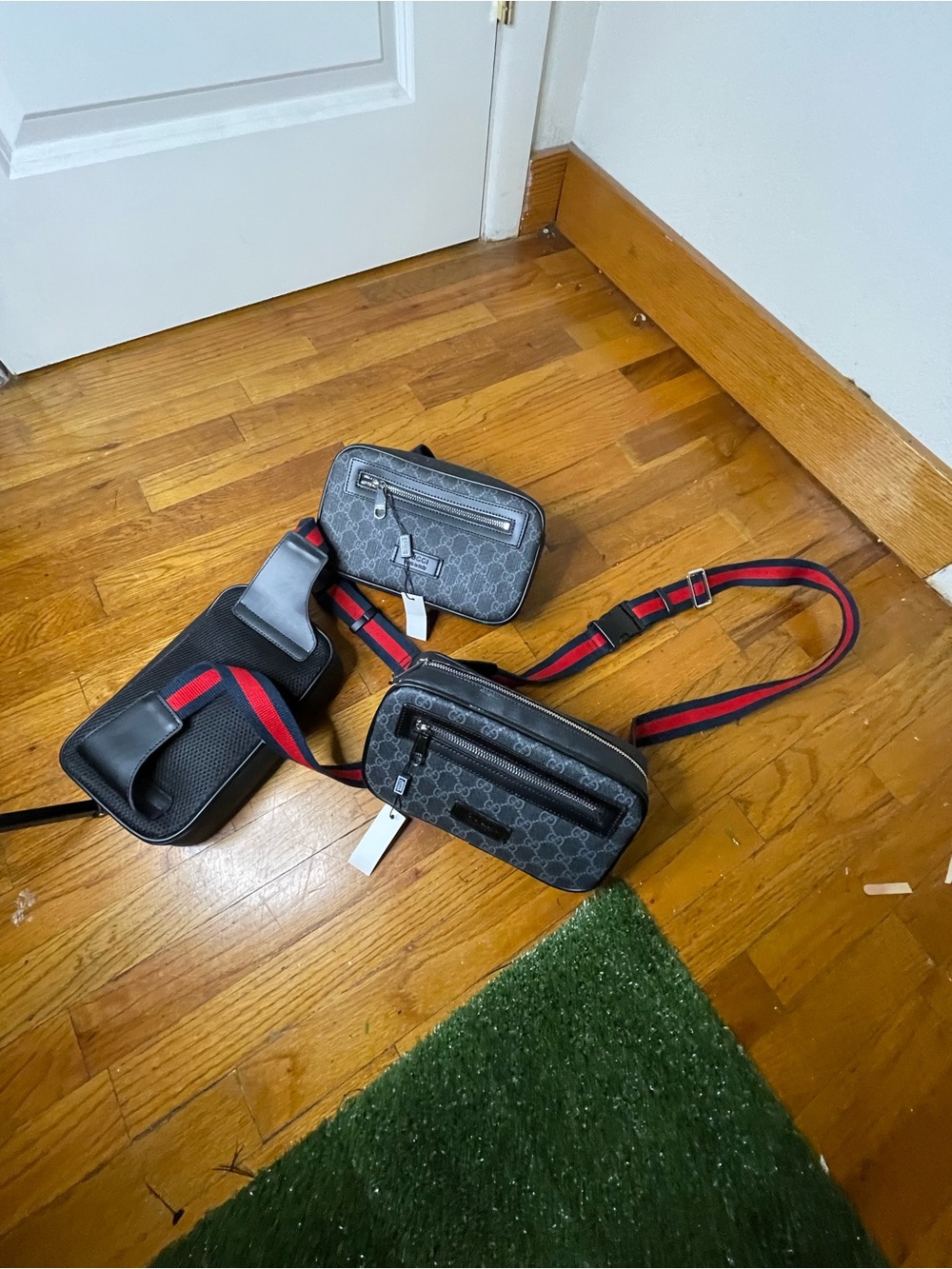 Gucci Men's Black GG Supreme Belt Bag with Red-Blue Web - Picture 3 of 4